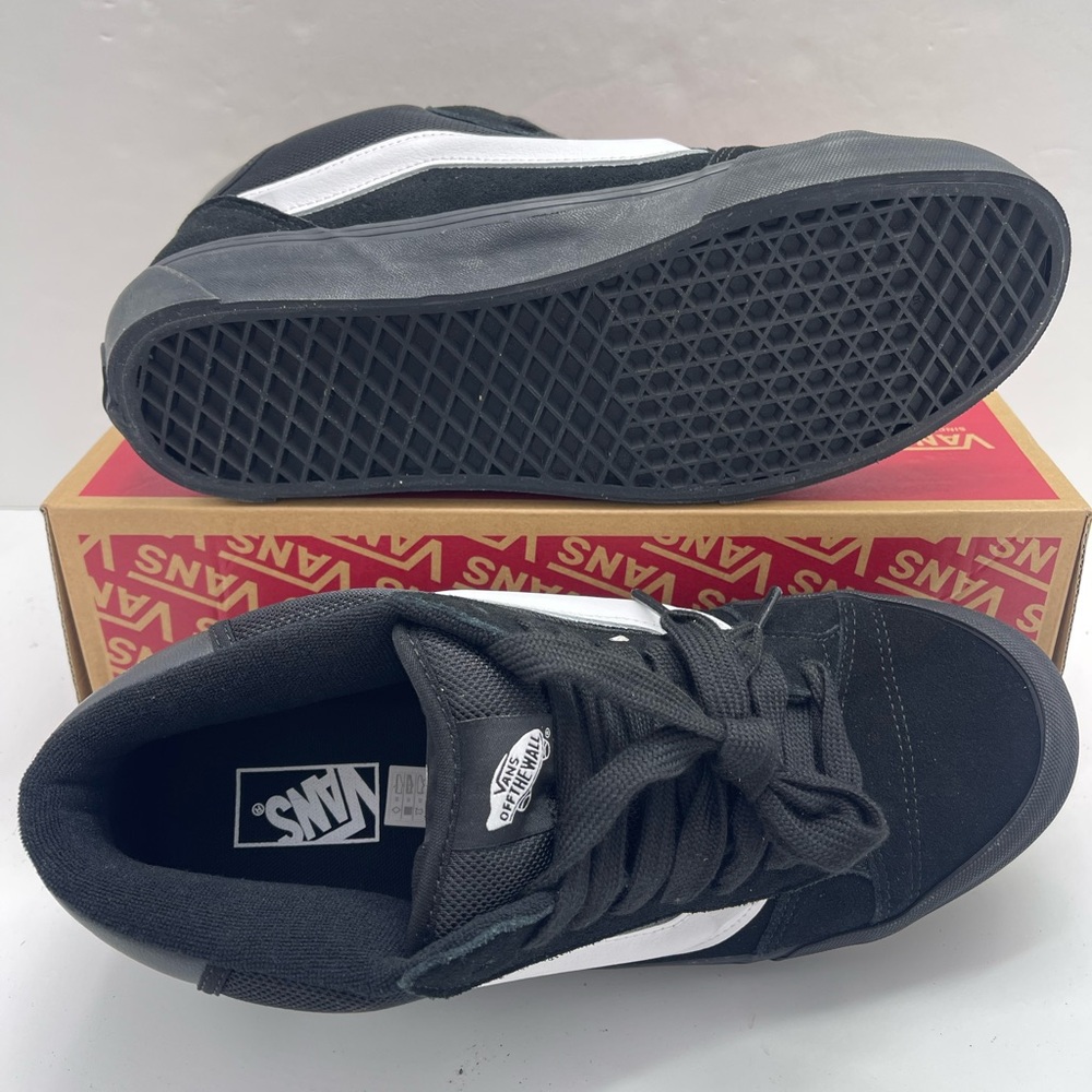 Vans Men’s 11.5 Knu Mid
Black/Black/White
VN000CQ9B8C Sneakers - Picture 3 of 16
